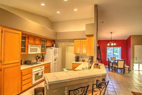 43805 Johns Ct, Lancaster, CA 93536 photo 4