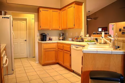 43805 Johns Ct, Lancaster, CA 93536 photo 5