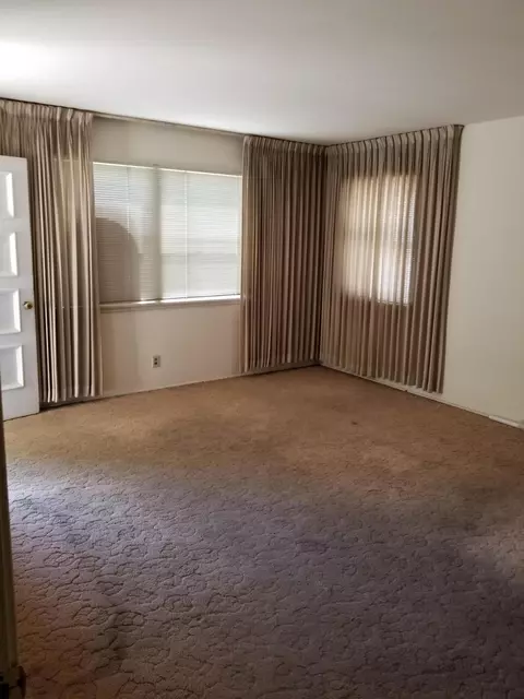 1811 Grape Ave N, Compton, CA 90222 photo 2