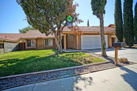 44110 Sancroft Ave, Lancaster, CA 93535 photo 2