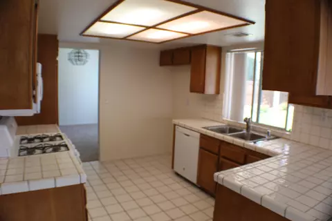 1636 Norberry St E, Lancaster, CA 93535 photo 11