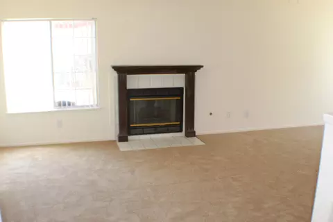 1636 Norberry St E, Lancaster, CA 93535 photo 2