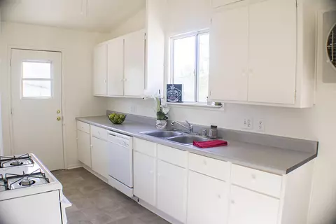 44049 Heaton, Lancaster, CA 93534 photo 4