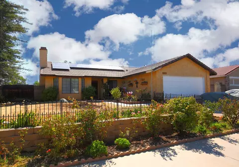 37726 Maureen St, Palmdale, CA 93550 photo 2