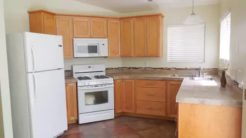 1762 Mesa Dr E, Lancaster, CA 93535 photo 5