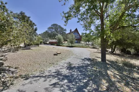 19280 Badger Ct, Tehachapi, CA 93561 photo 1