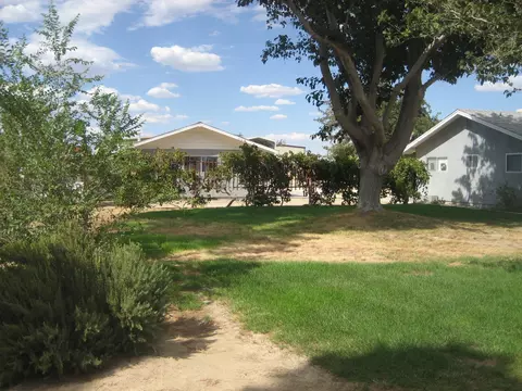 8025 Avenue E4 W, Lancaster, CA 93536 photo 4