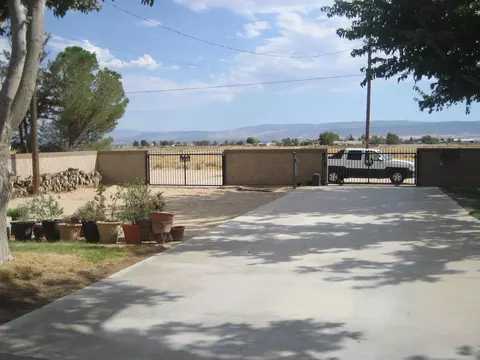 8025 Avenue E4 W, Lancaster, CA 93536 photo 6