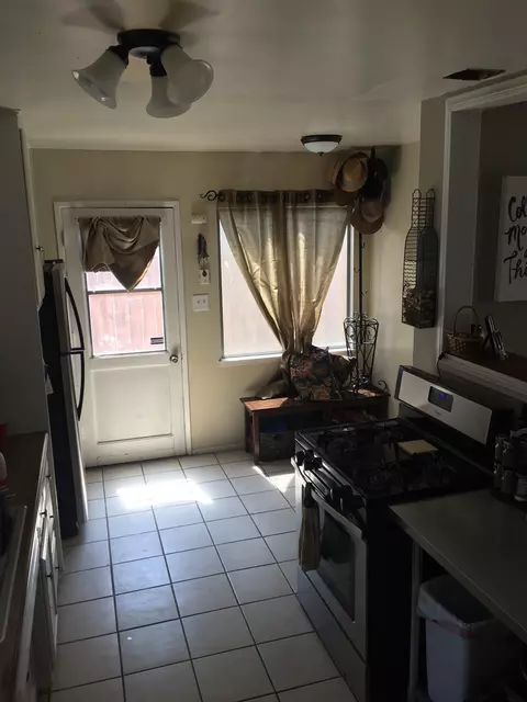 45217 Saigon Ave, Lancaster, CA 93534 photo 2