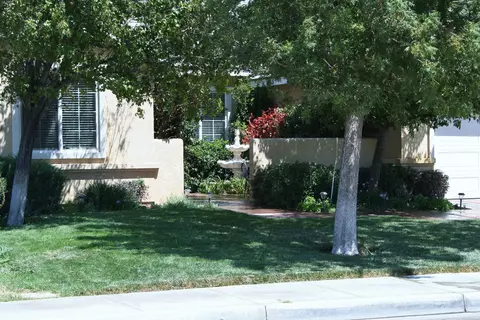 6327 Starview Dr, Lancaster, CA 93536 photo 2