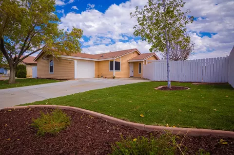 37738 45th St E, Palmdale, CA 93552 photo 1
