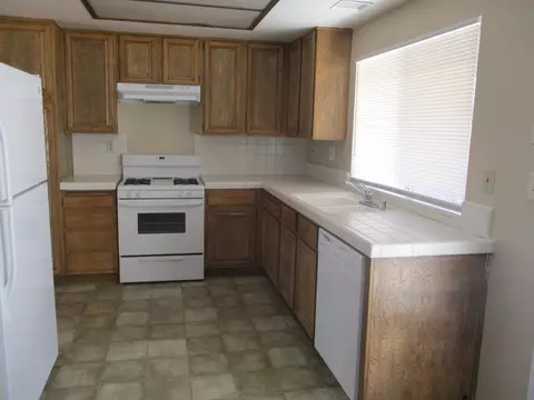 320 Avenue J7 E, Lancaster, CA 93535 photo 7
