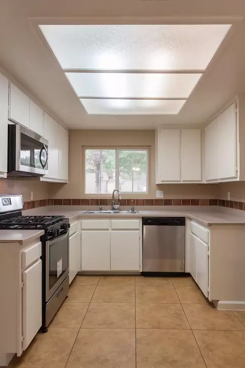43650 Rogier St, Lancaster, CA 93535 photo 6