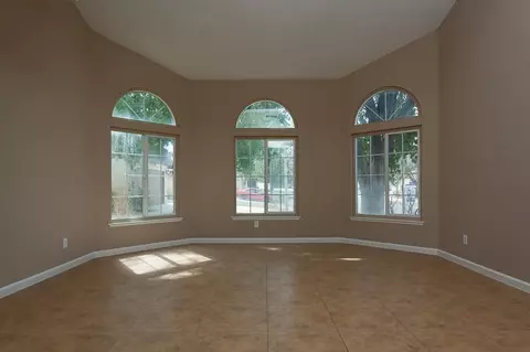 43650 Rogier St, Lancaster, CA 93535 photo 2