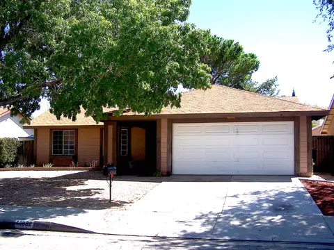 44022 4th St E, Lancaster, CA 93535 photo 2