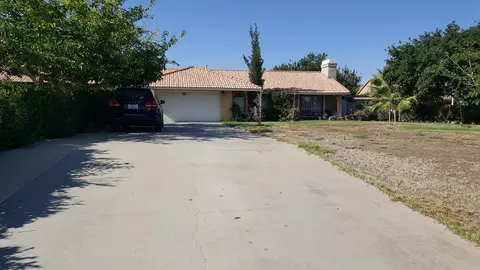 1330 Springline Dr, Palmdale, CA 93550 photo 2