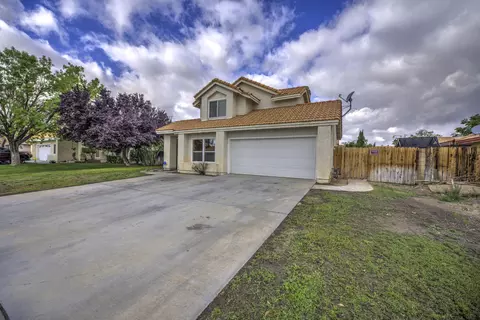 43751 Dana Dr, Lancaster, CA 93535 photo 2