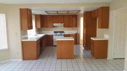 1027 Glenn, Lancaster, CA 93535 photo 9
