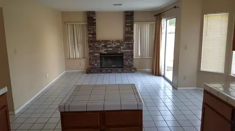 1027 Glenn, Lancaster, CA 93535 photo 8