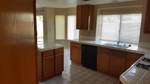 1027 Glenn, Lancaster, CA 93535 photo 7