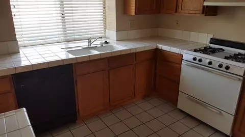 1027 Glenn, Lancaster, CA 93535 photo 11