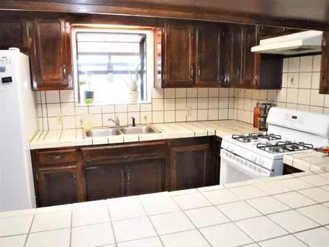 19824 Mesa Dr, Tehachapi, CA 93561 photo 4