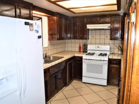 19824 Mesa Dr, Tehachapi, CA 93561 photo 2