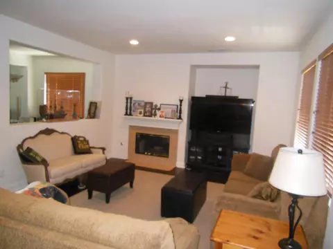 43401 Hampton St, Lancaster, CA 93536 photo 4
