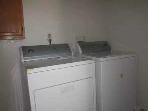 1744 Windermere Dr, Lancaster, CA 93534 photo 24