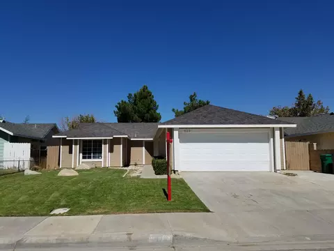 629 Trixis Ave, Lancaster, CA 93534 photo 2