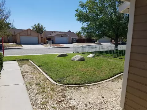 629 Trixis Ave, Lancaster, CA 93534 photo 4