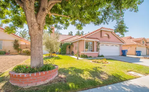 1818 Norberry St E, Lancaster, CA 93535 photo 2