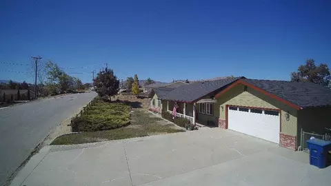 19513 Moon Dr, Tehachapi, CA 93561 photo 4