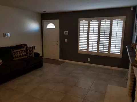 2800 Lingard St E, Lancaster, CA 93535 photo 2