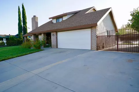 44044 Precise St, Lancaster, CA 93536 photo 2