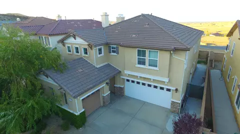 2833 Similax Ct, Palmdale, CA 93551 photo 2