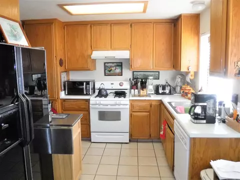 26100 Columbia Way, Tehachapi, CA 93561 photo 3