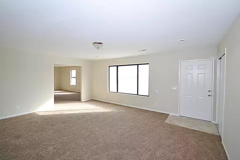 38753 26th St E, Palmdale, CA 93550 photo 2