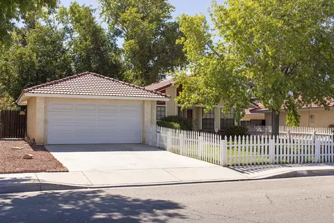 1520 Avenue J2 E, Lancaster, CA 93535 photo 2