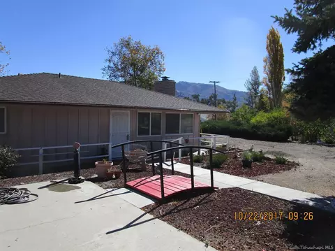 28961 Birkdale Ct, Tehachapi, CA 93561 photo 2