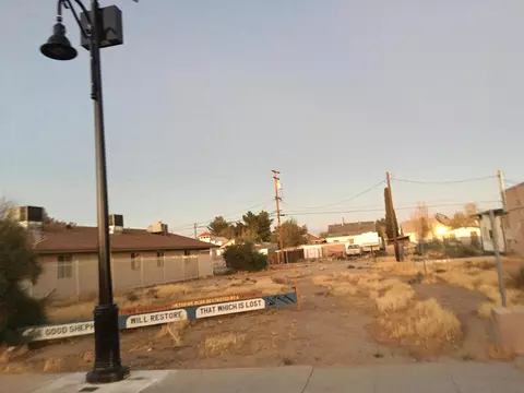 15946 K St, Mojave, CA 93501 photo 2