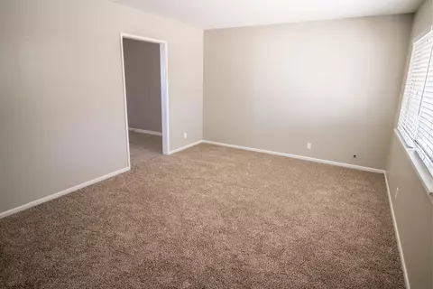 38744 32nd St E, Palmdale, CA 93550 photo 2