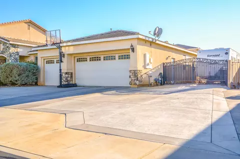 43711 Elena St, Lancaster, CA 93536 photo 2