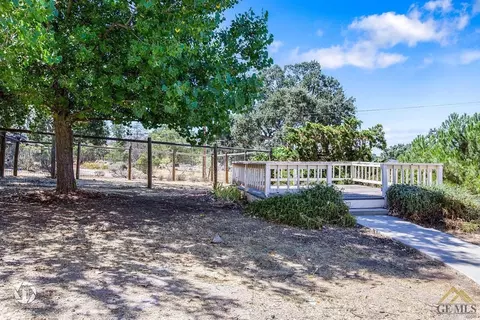 18000 Hambletonian Dr, Tehachapi, CA 93561 photo 10