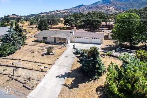 18000 Hambletonian Dr, Tehachapi, CA 93561 photo 5
