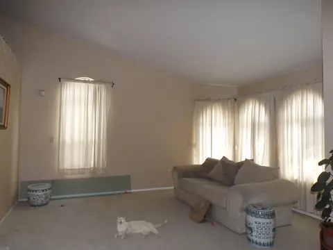 601 E Ivesbrook St, Lancaster, CA 93535 photo 2