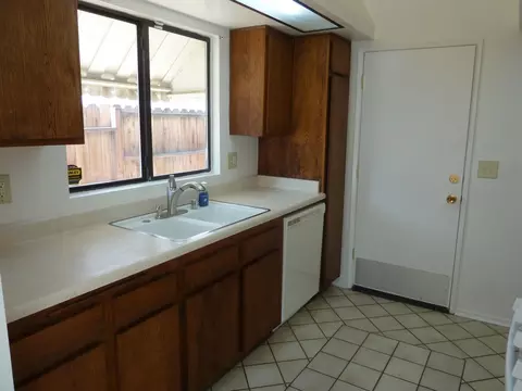 1424 W Avenue H8, Lancaster, CA 93534 photo 2