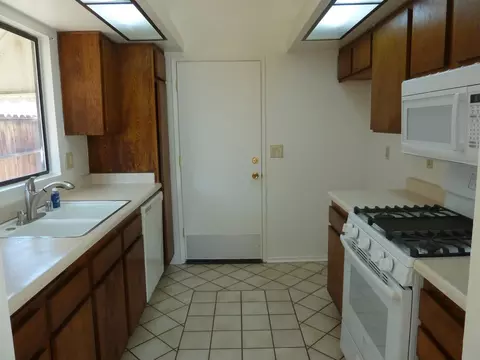 1424 W Avenue H8, Lancaster, CA 93534 photo 4