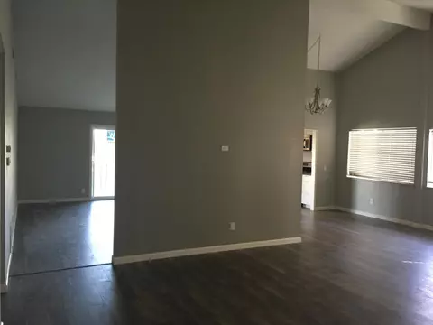 37450 3rd St E, Palmdale, CA 93550 photo 4