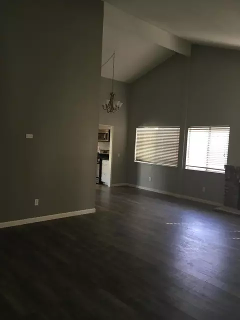 37450 3rd St E, Palmdale, CA 93550 photo 5